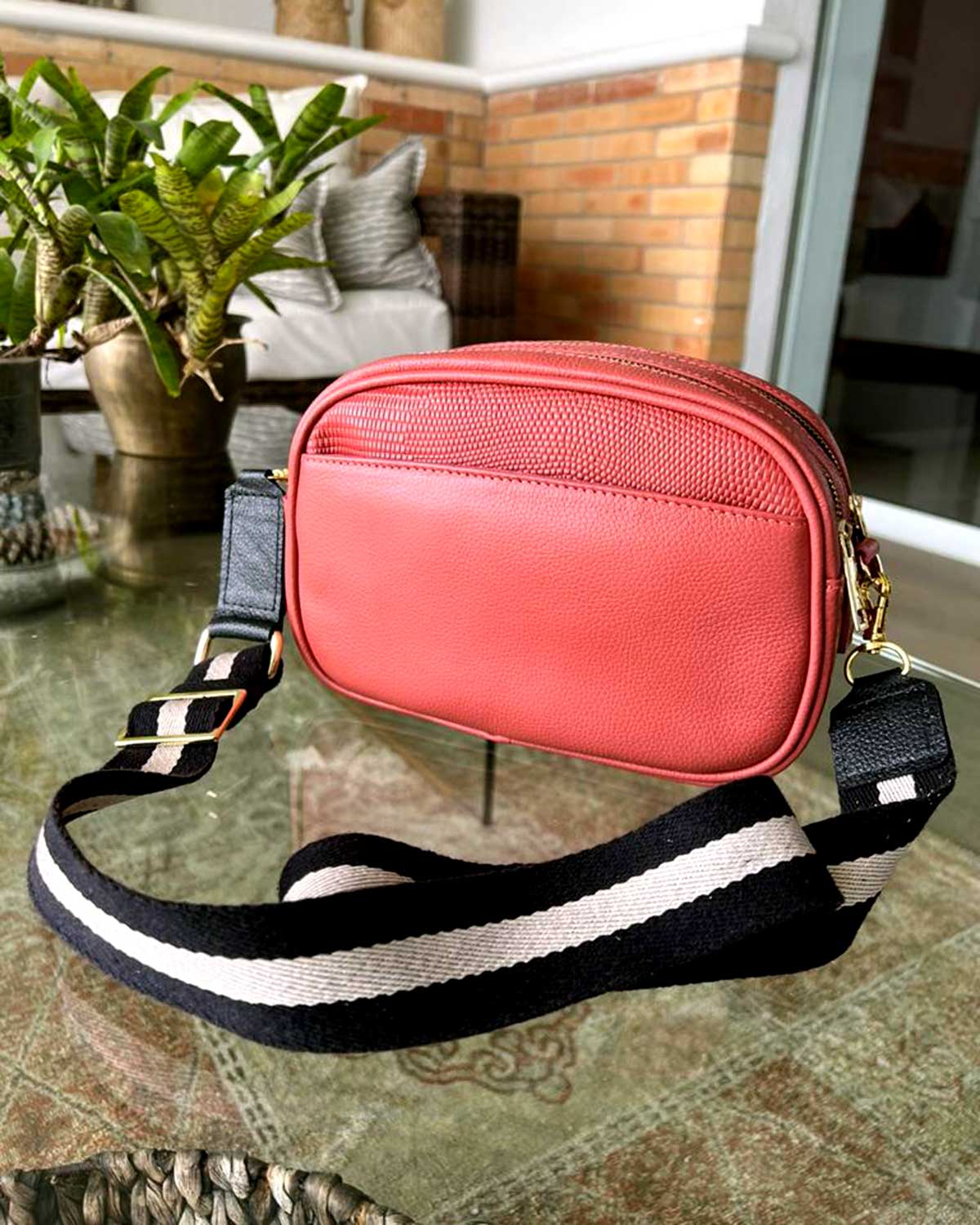 Bolso manos libres doble cremallera color coral
